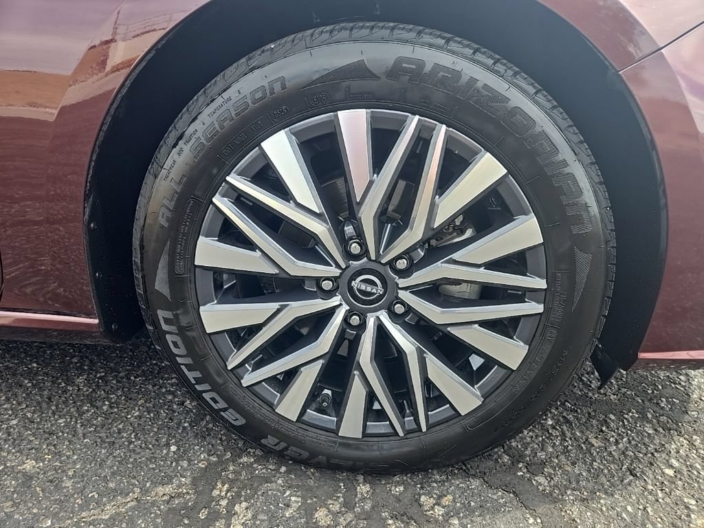 Used 2024 Nissan Altima 2.5 SV FWD image 10
