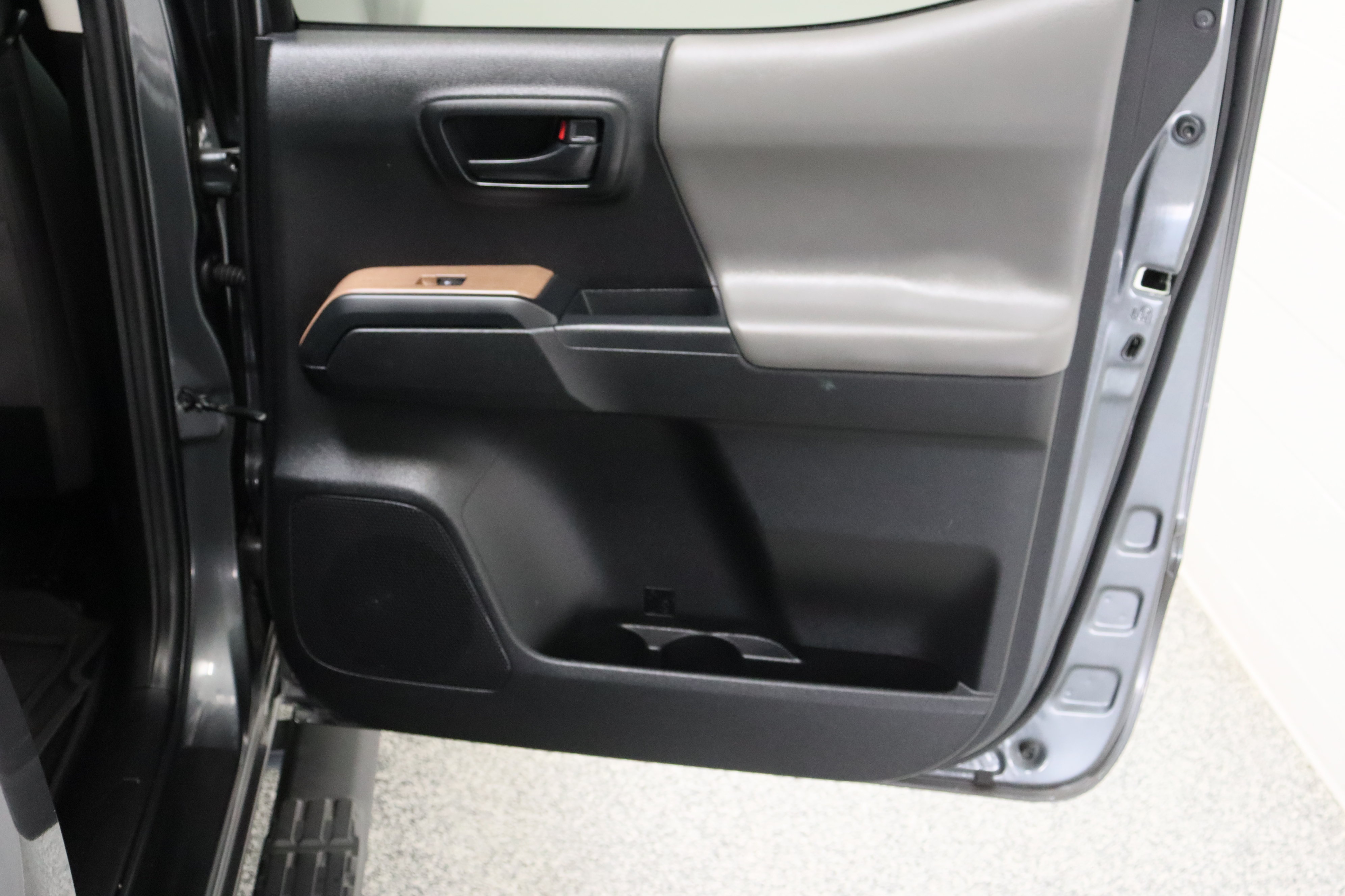 Certified 2023 Toyota Tacoma SR AWD/4WD image 30