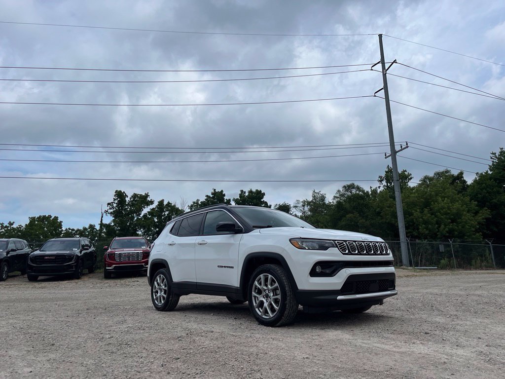 Used 2025 Jeep Compass Limited AWD/4WD image 7