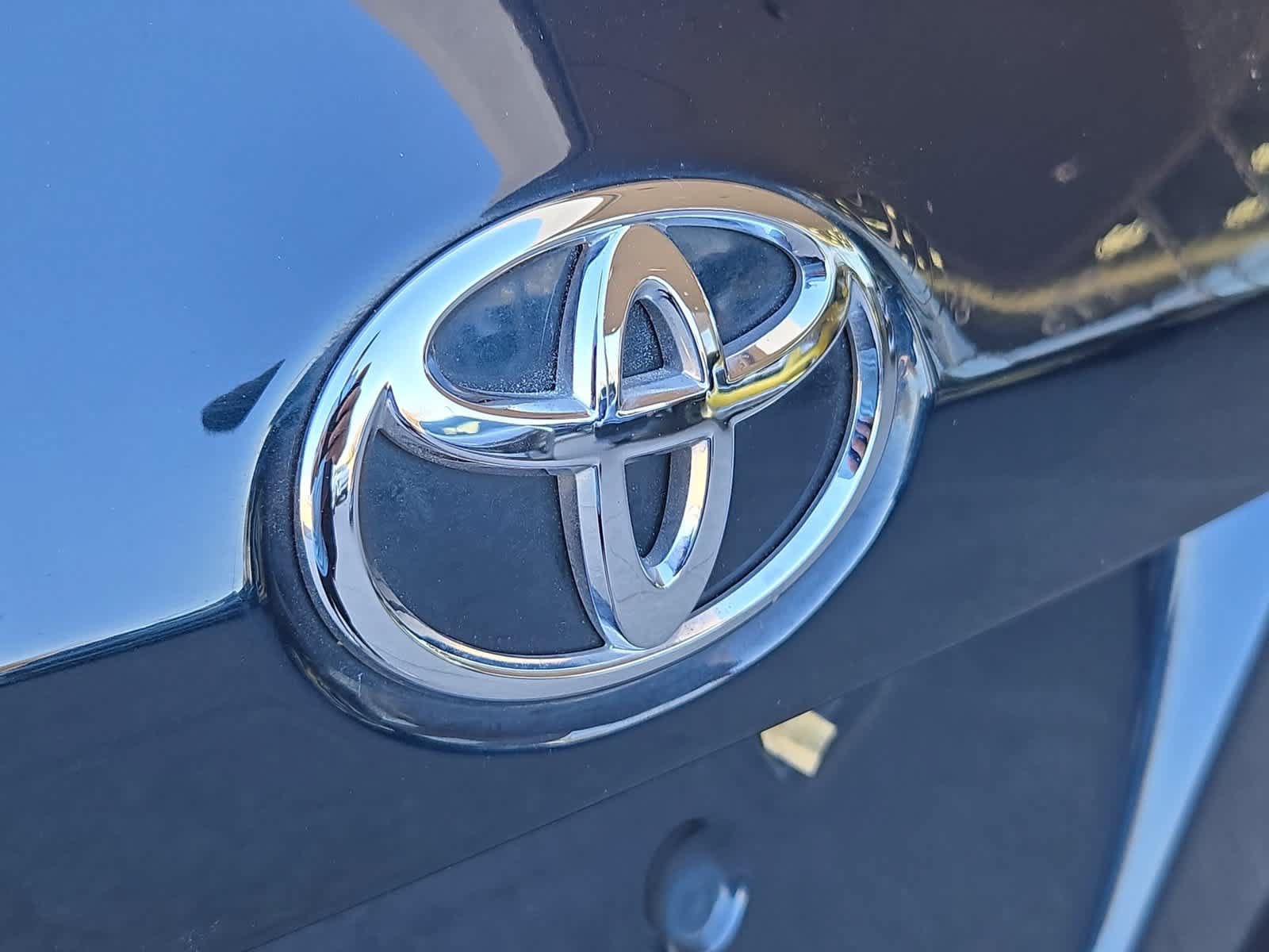 Used 2019 Toyota Corolla LE w/ Carpet Mat Package (TMS) FWD image 12