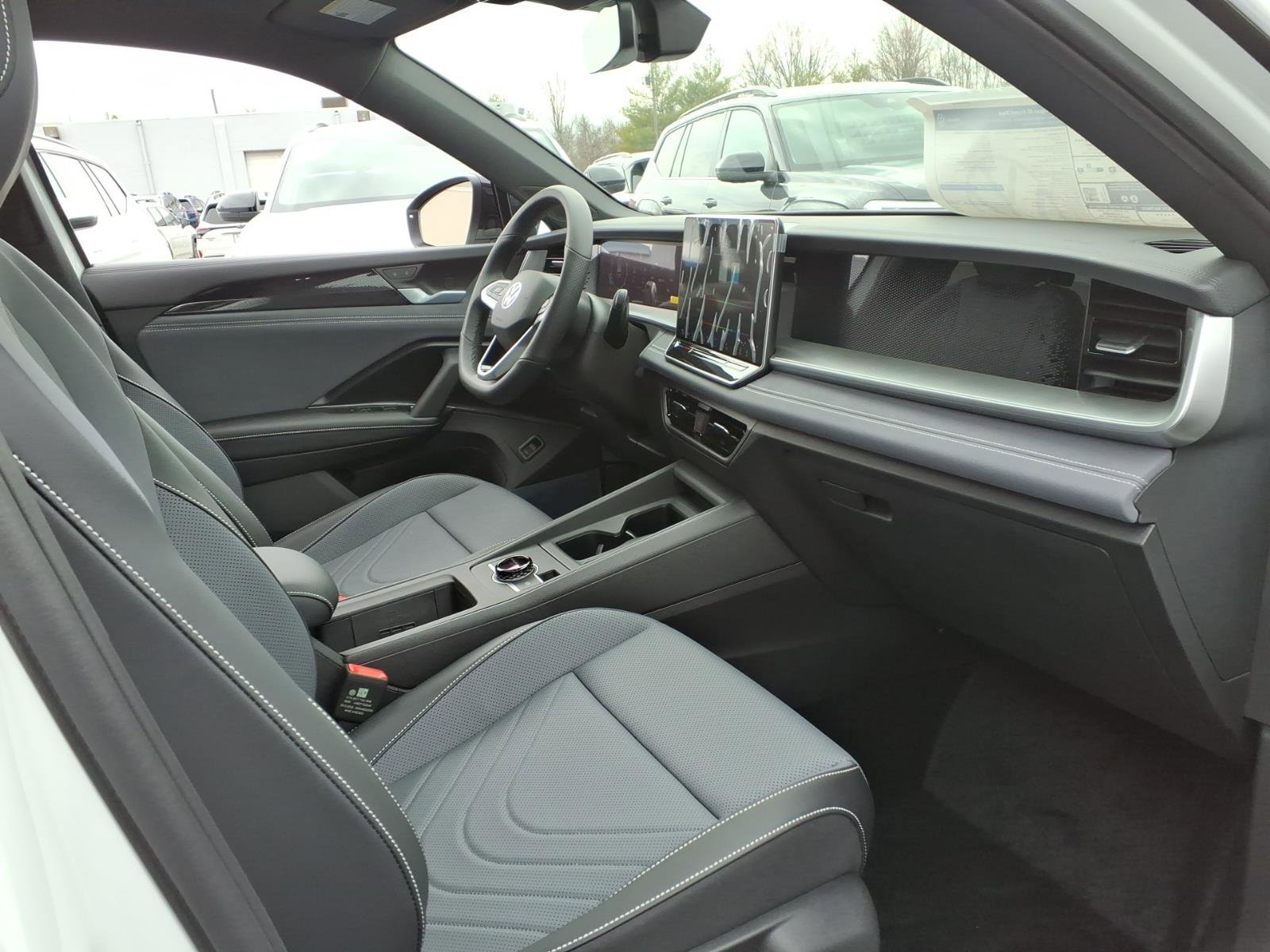 New 2026 Volkswagen Tiguan SE R-Line image 6