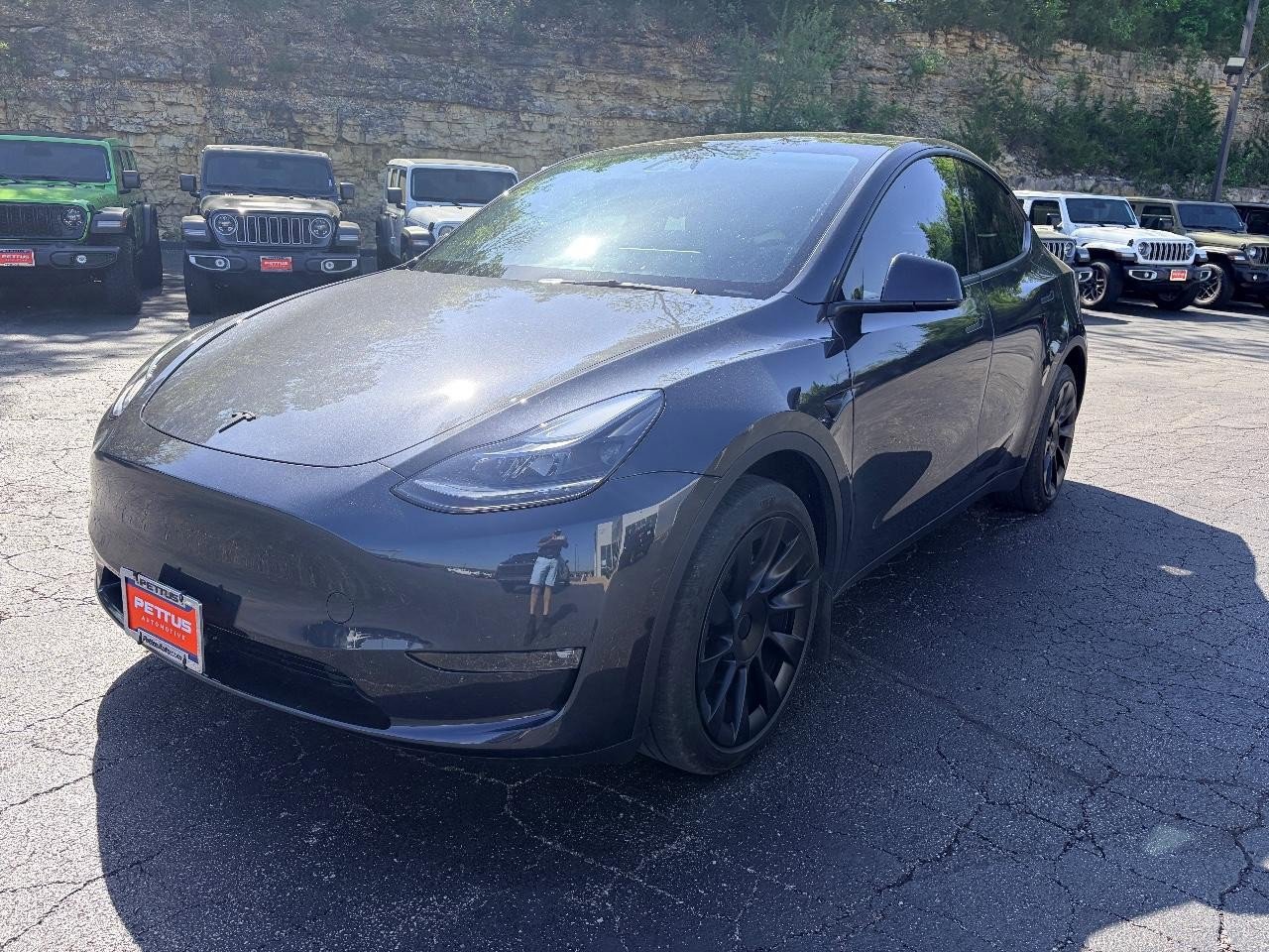 Used 2024 Tesla Model Y Long Range AWD/4WD image 2