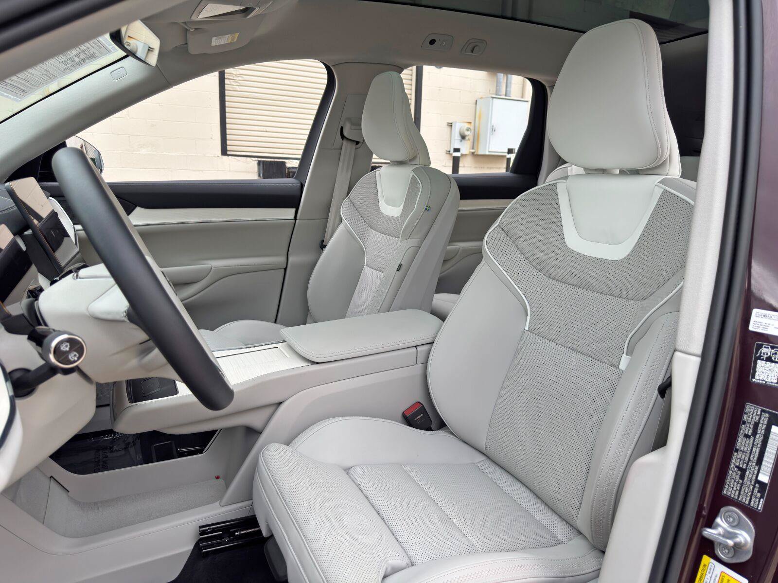 Used 2025 Volvo EX90 Ultra AWD/4WD image 34