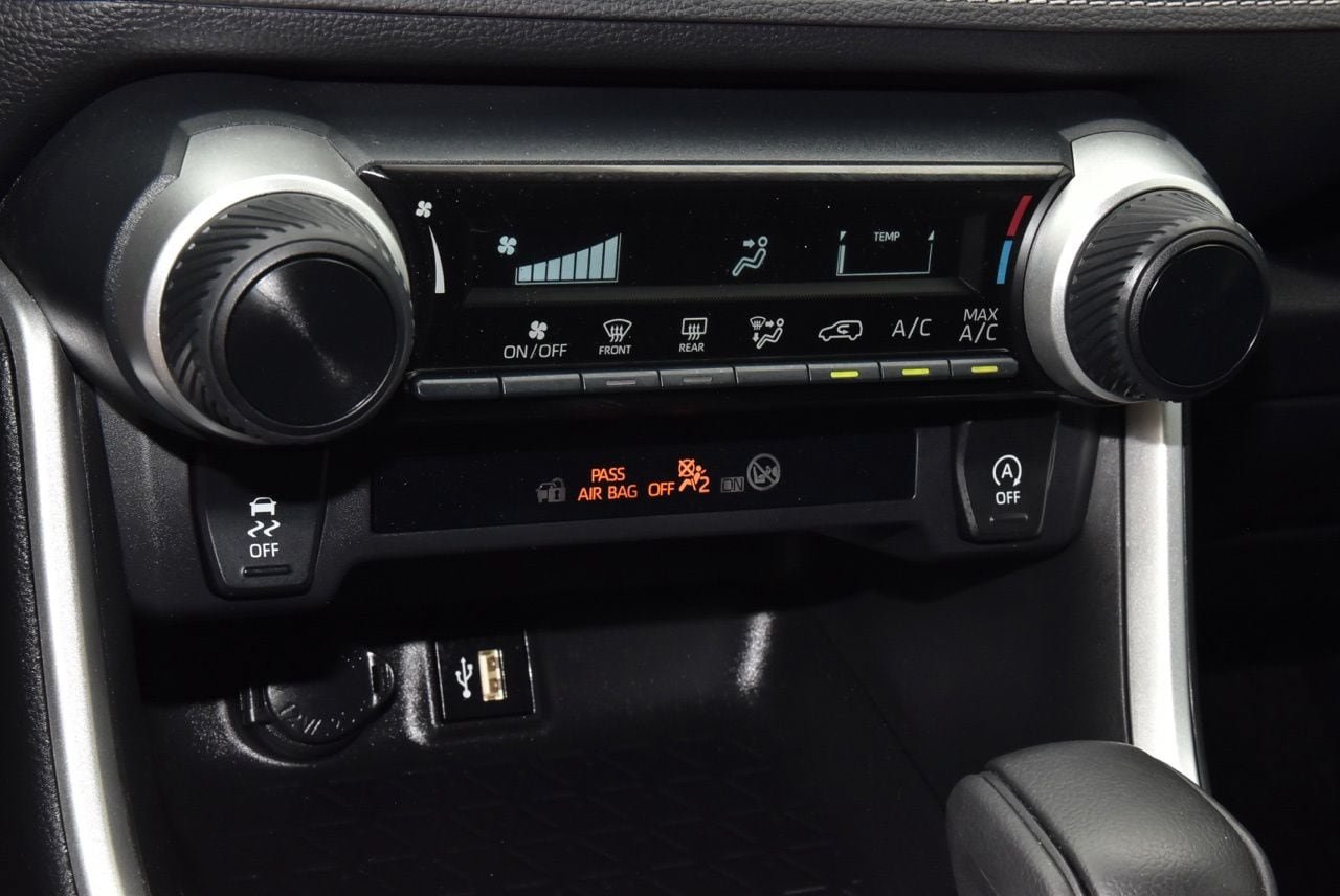 Used 2024 Toyota RAV4 LE FWD image 29