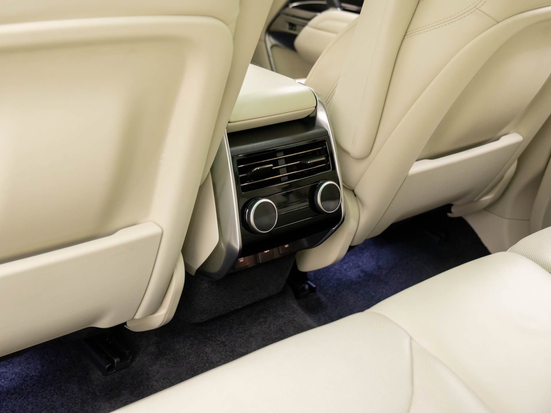 Used 2023 Land Rover Range Rover SE image 18