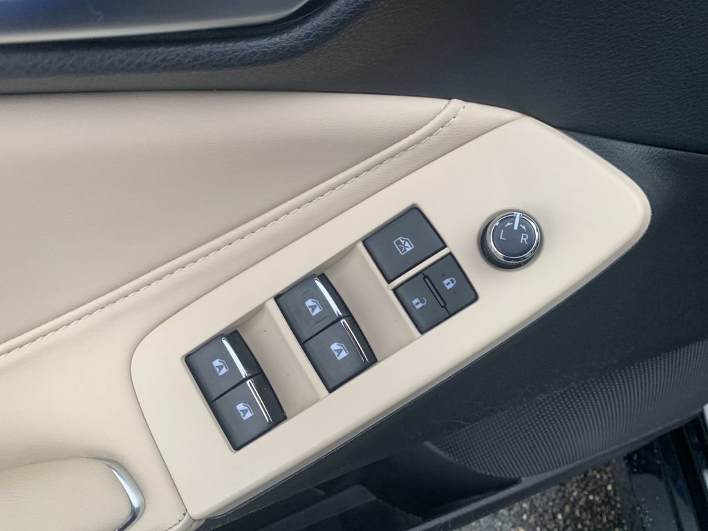Used 2022 Toyota Avalon XLE w/ Moonroof Package FWD image 13