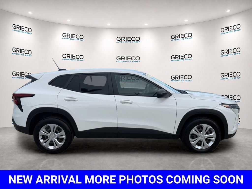 Used 2024 Chevrolet Trax LS FWD image 8