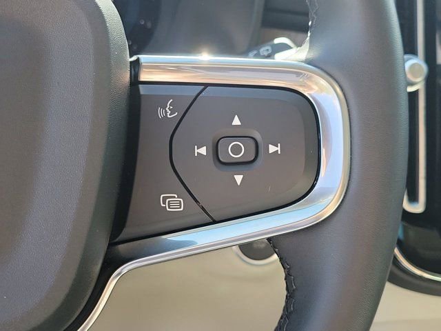 Used 2025 Volvo XC40 B5 Plus w/ Protection Package Premier image 32