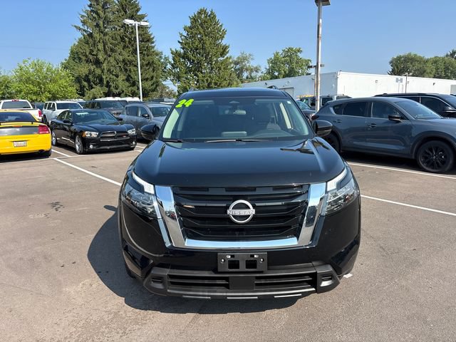 Used 2024 Nissan Pathfinder SV FWD image 5