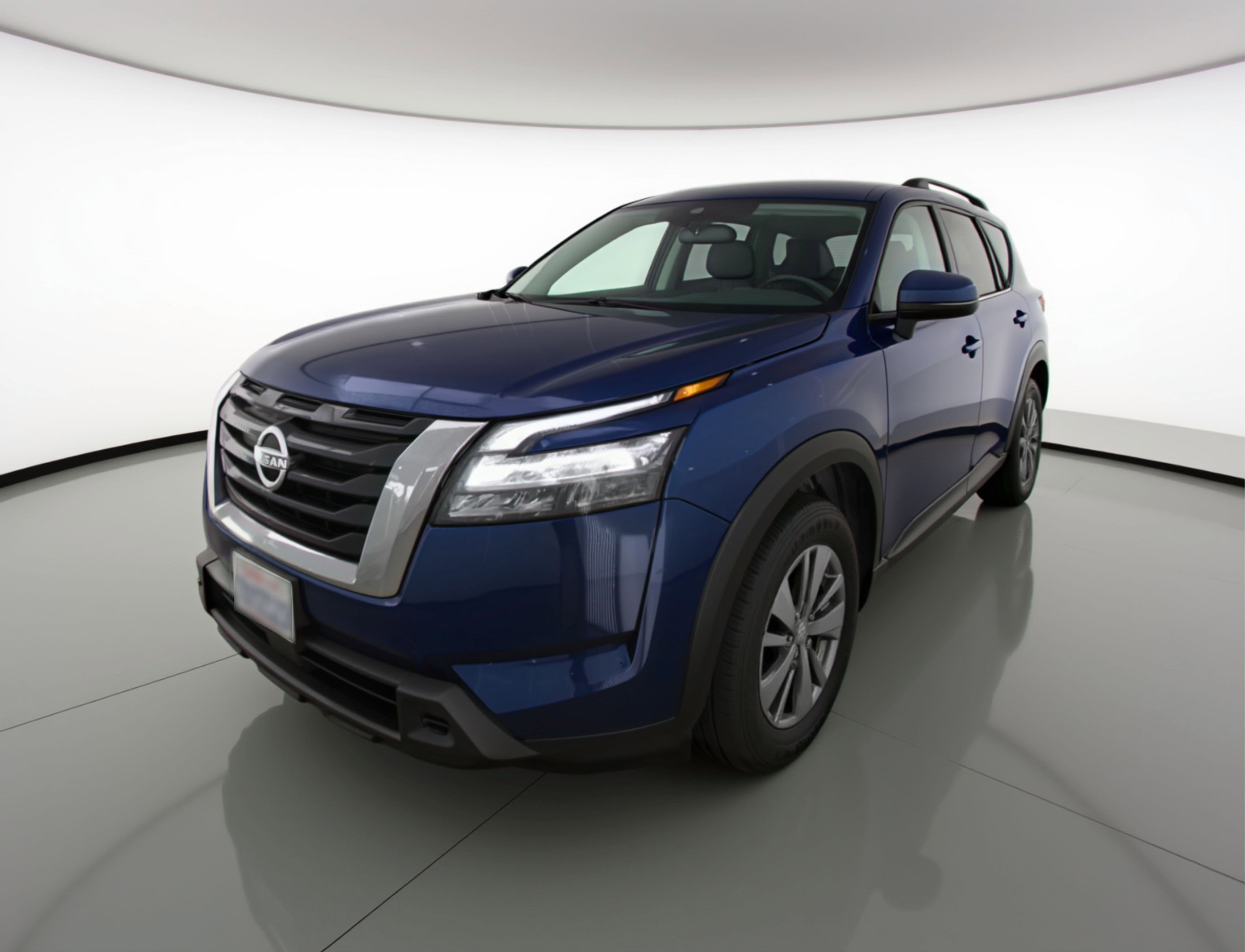 Used 2025 Nissan Pathfinder SV image 3