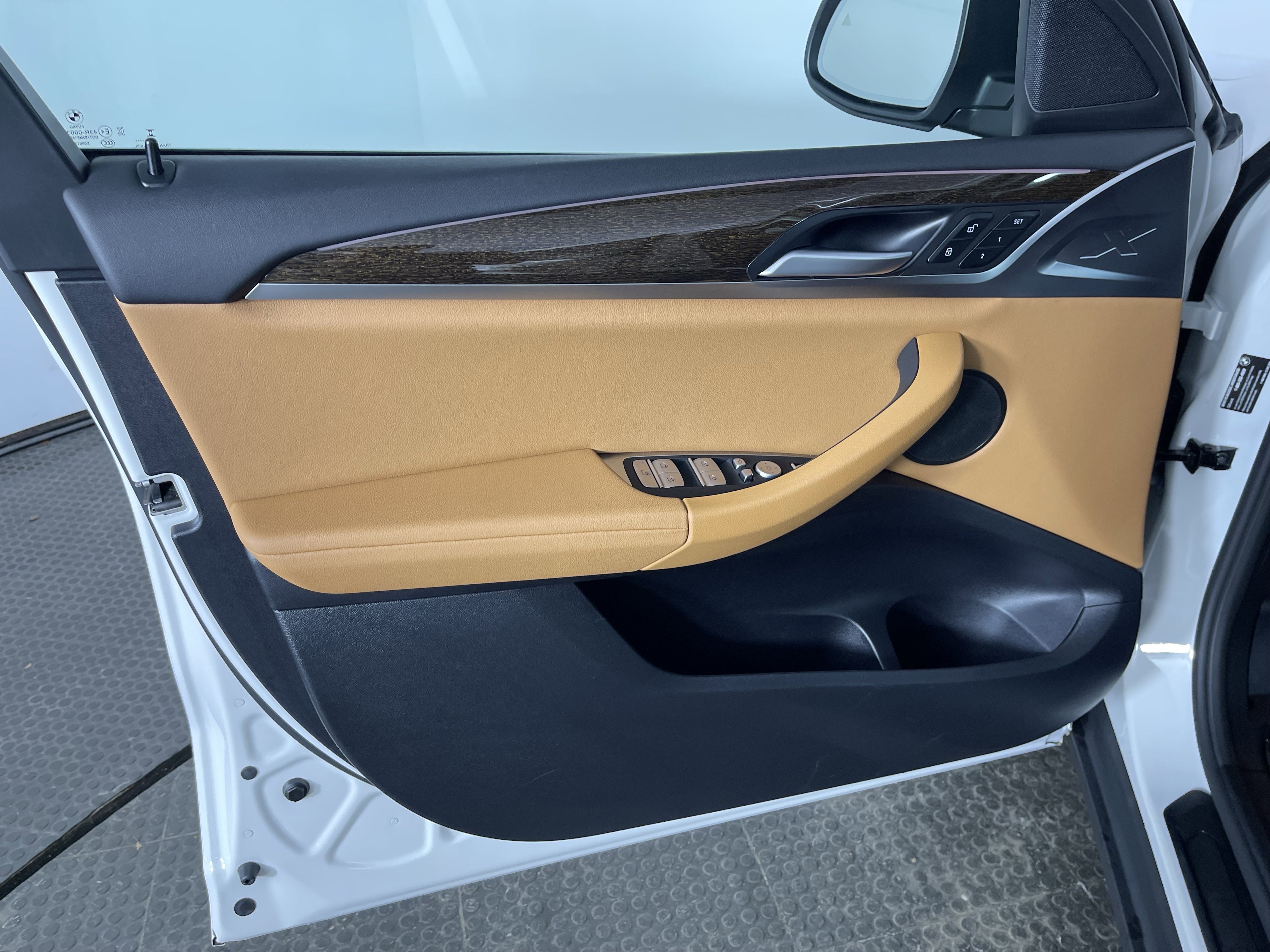 Certified 2025 BMW X4 xDrive30i image 10