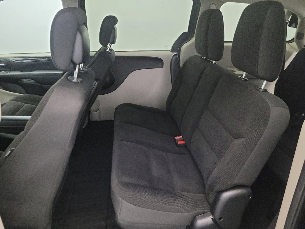 Used 2018 Dodge Grand Caravan SE FWD image 18