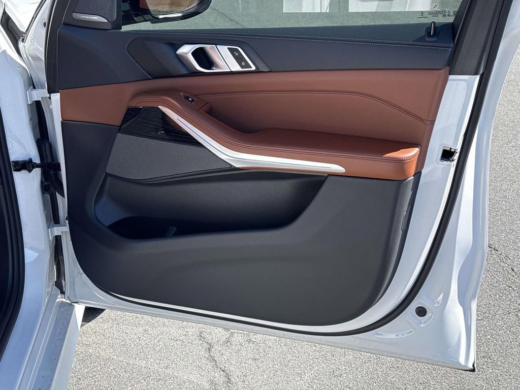 Used 2025 BMW X5 M60i w/ Climate Comfort Package image 27