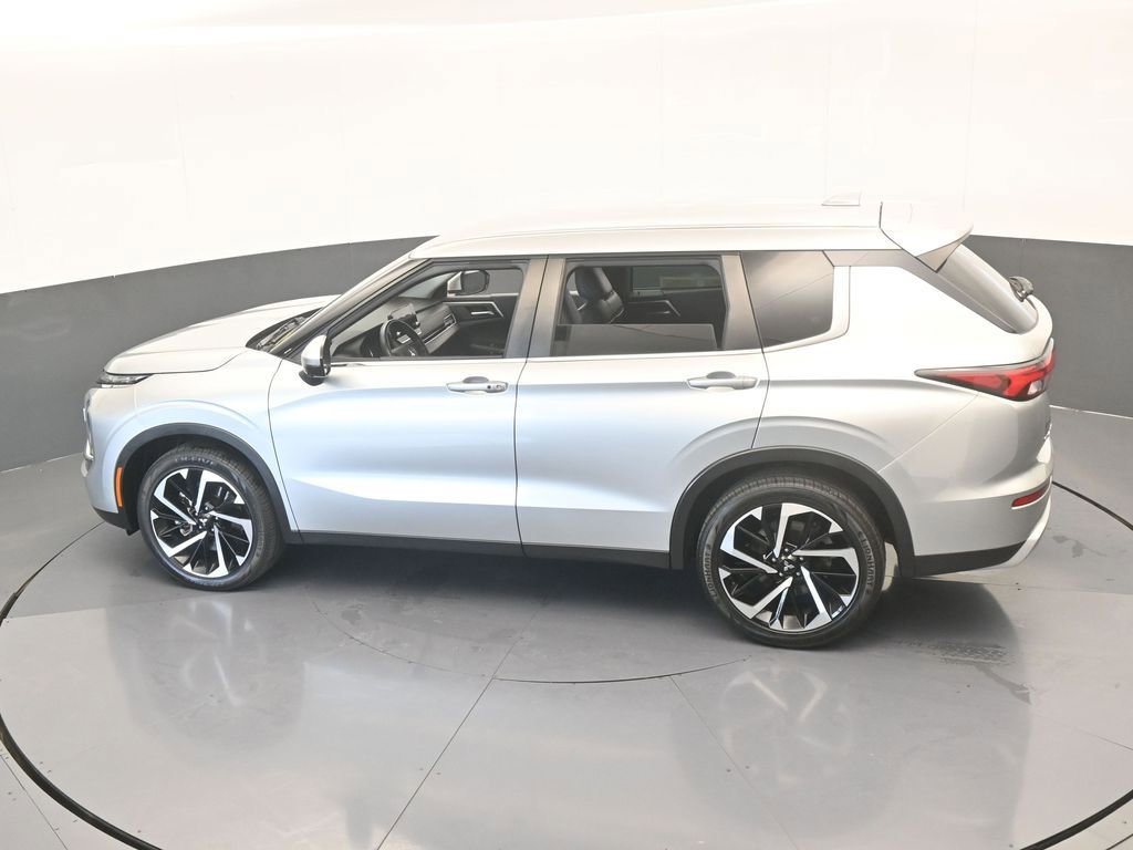 Used 2022 Mitsubishi Outlander SE image 59