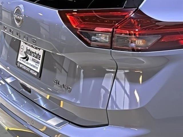 Used 2025 Nissan Rogue SL AWD/4WD image 13