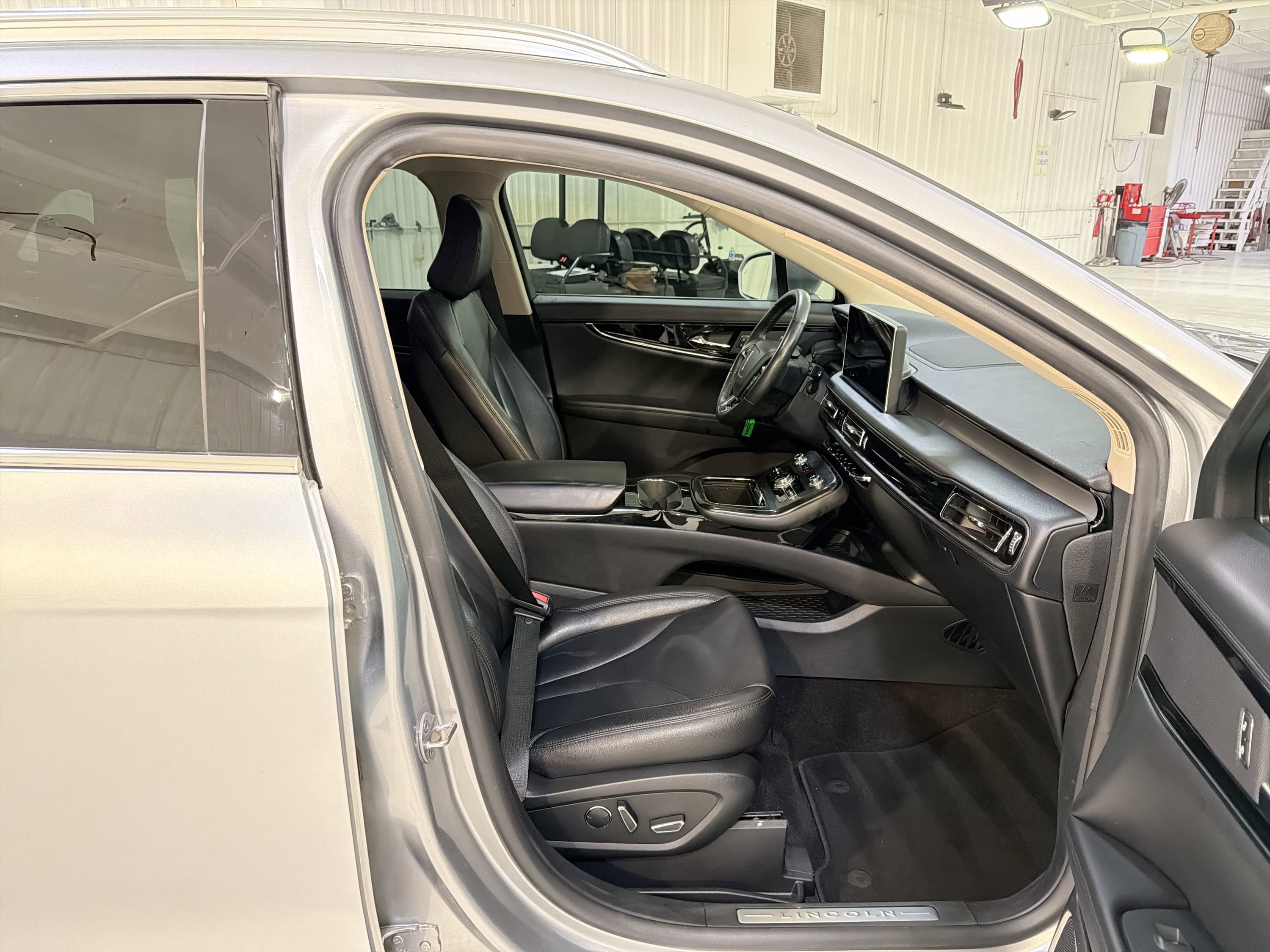 Used 2021 Lincoln Nautilus FWD image 27