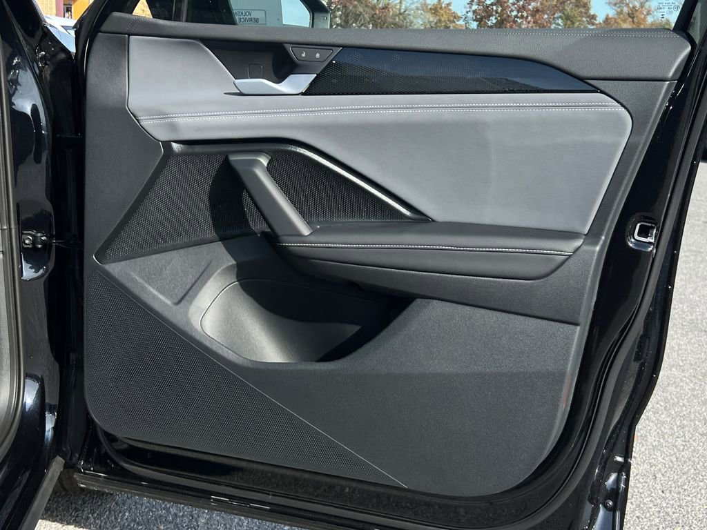 New 2026 Volkswagen Tiguan SE R-Line image 9