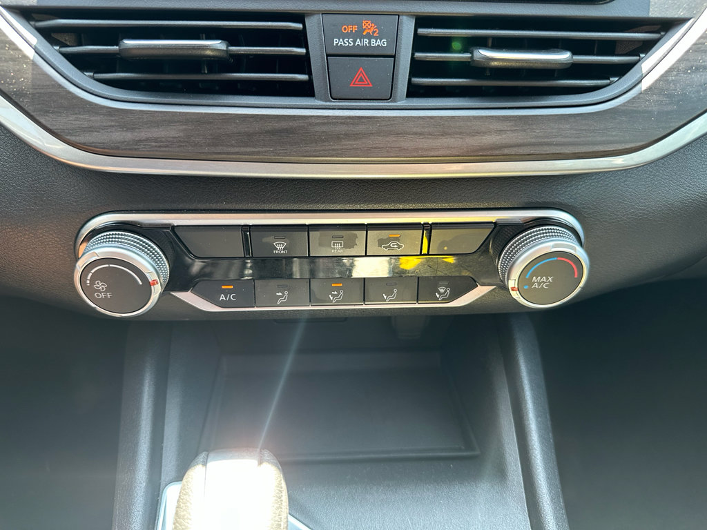 Used 2025 Nissan Altima 2.5 SV FWD image 14