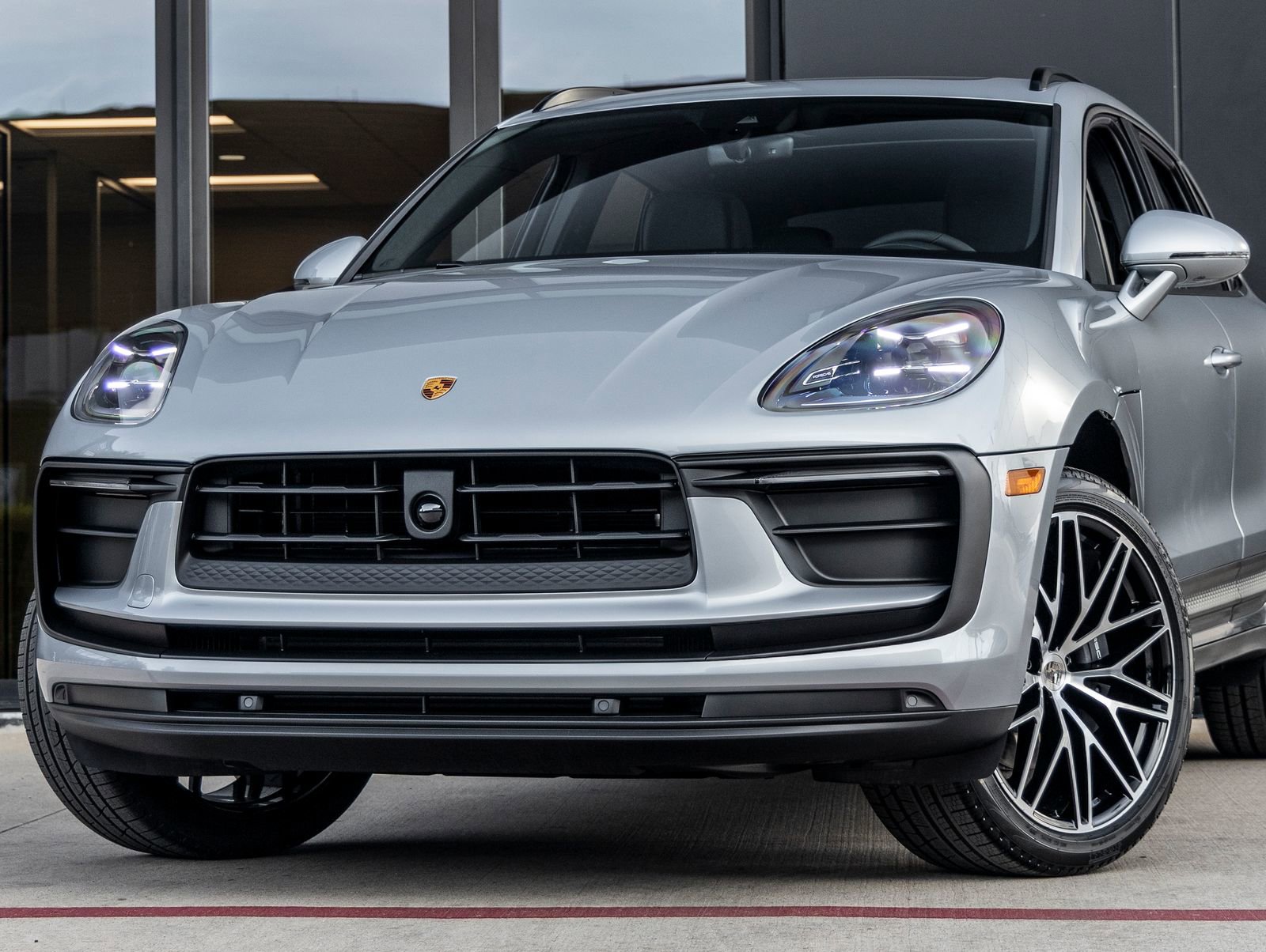 Certified 2026 Porsche Macan AWD/4WD image 7