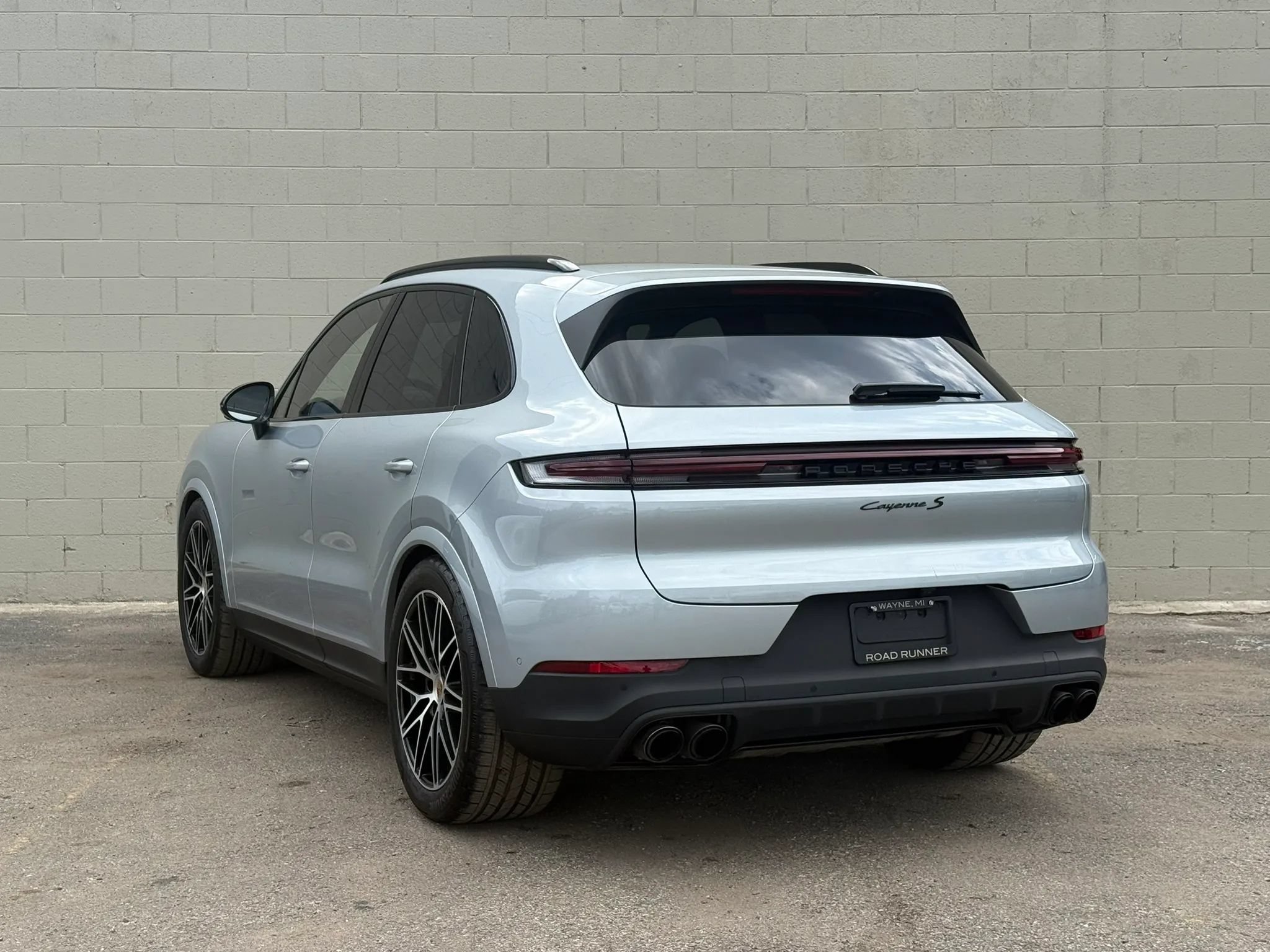 Used 2024 Porsche Cayenne S AWD/4WD image 5