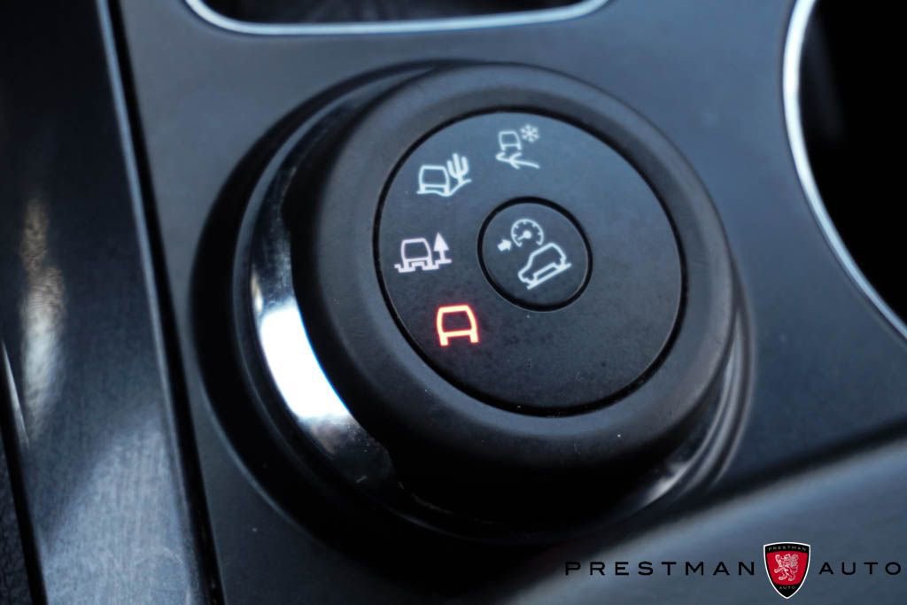 Used 2018 Ford Explorer XLT AWD/4WD image 38