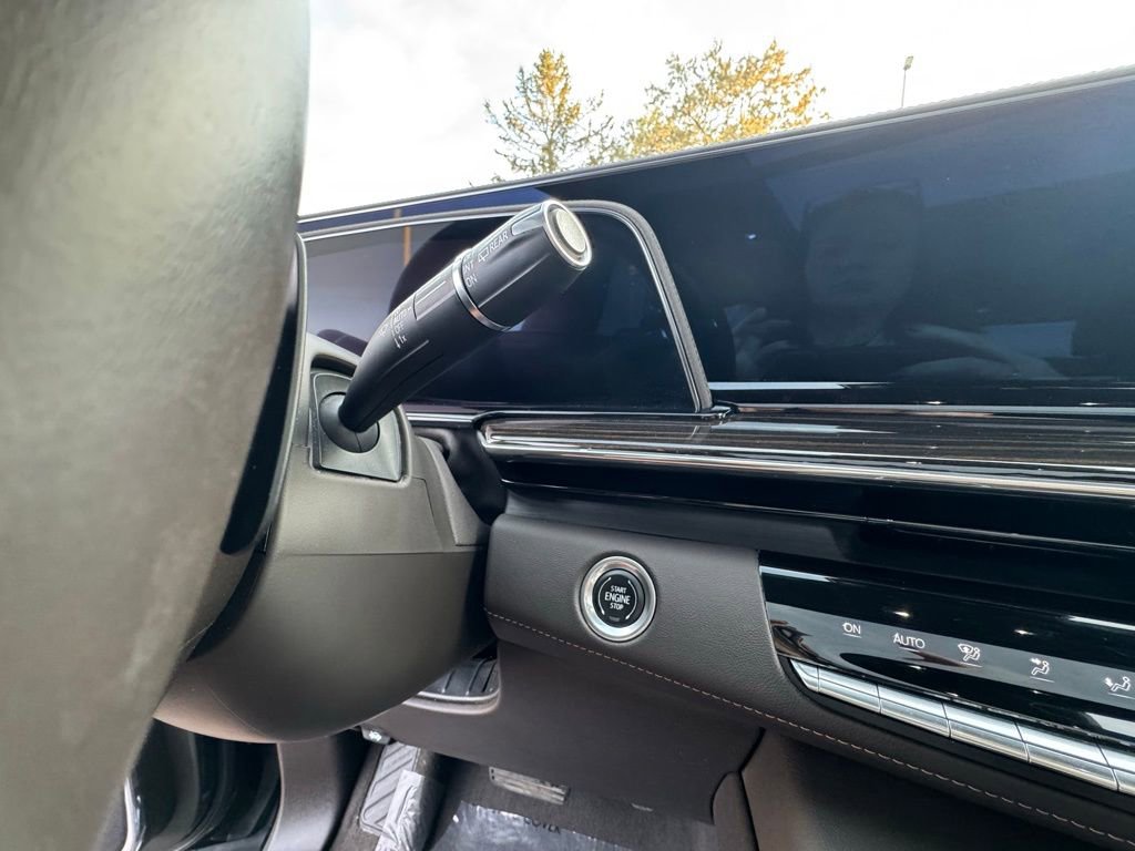 Used 2022 Cadillac Escalade Sport w/ LPO, ONYX Package image 18