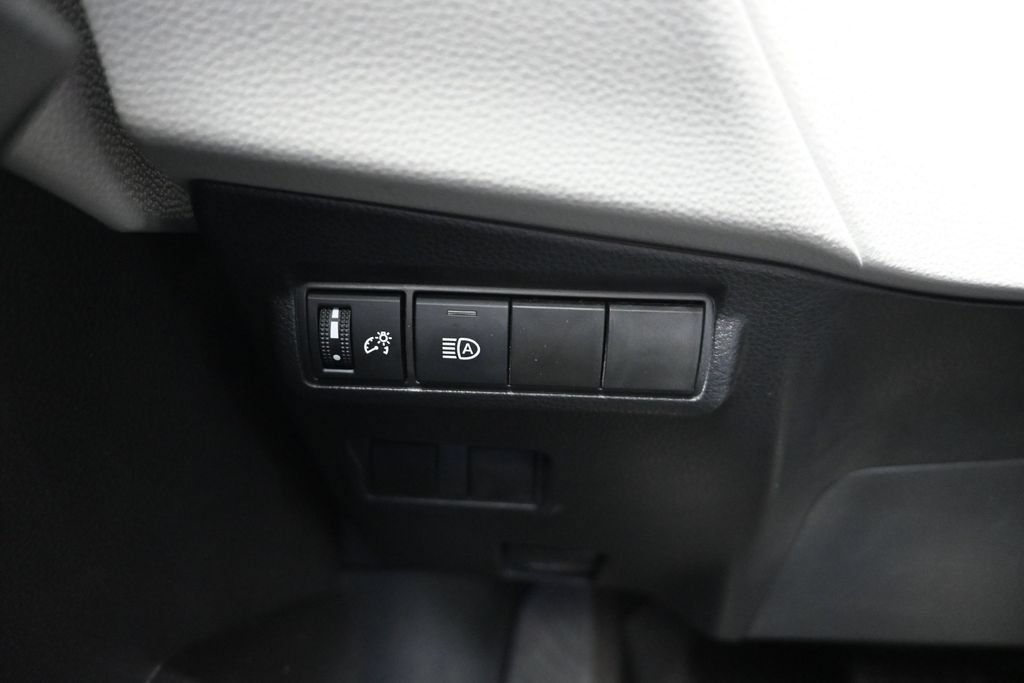 Used 2025 Toyota Corolla Cross L FWD image 18
