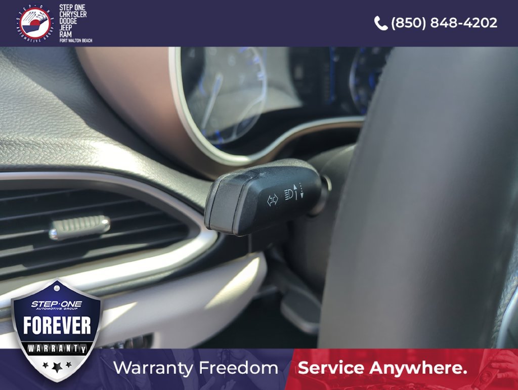 Used 2019 Chrysler Pacifica Touring Plus w/ Tire & Wheel Group FWD image 20