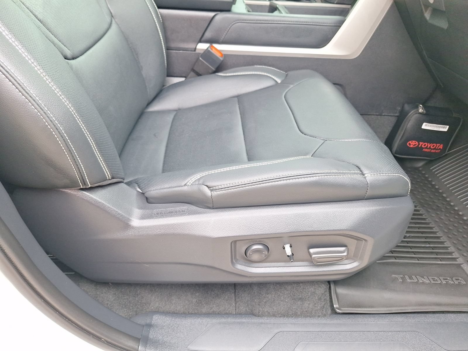Used 2026 Toyota Tundra Limited w/ Power Package AWD/4WD image 34
