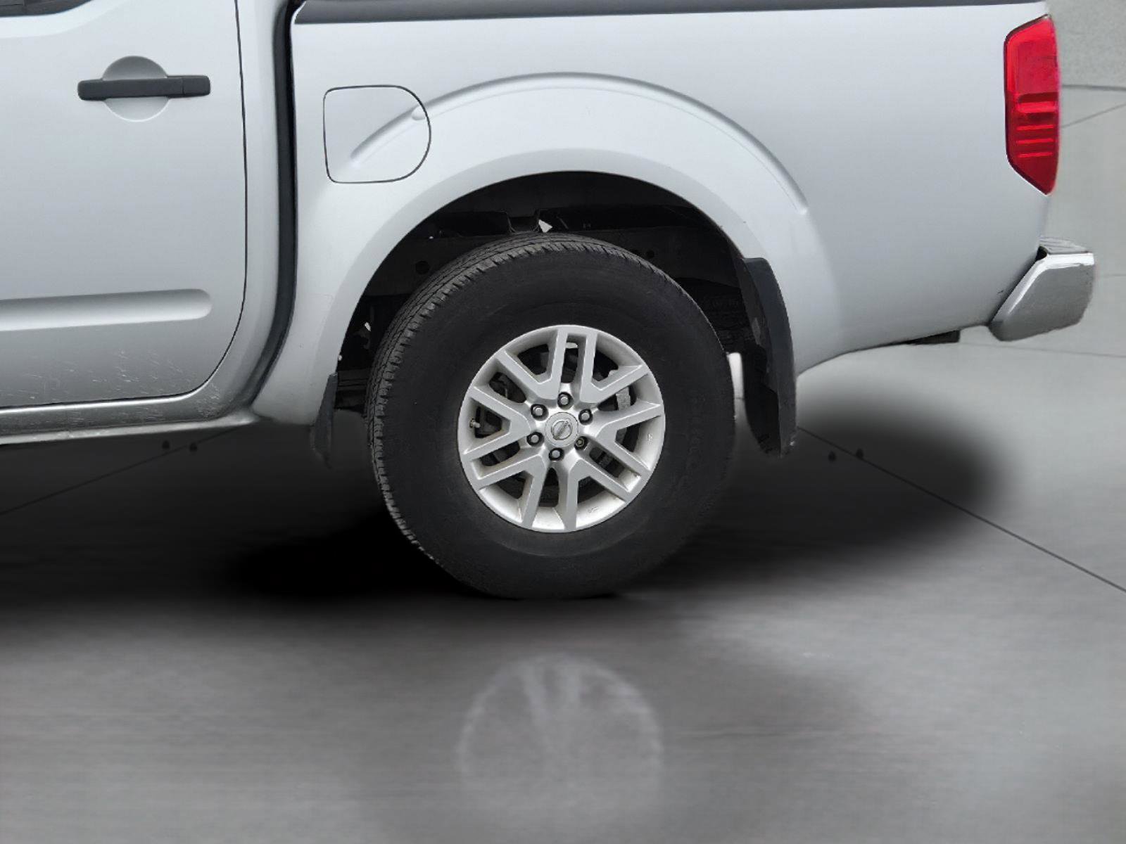 Used 2016 Nissan Frontier SV image 25