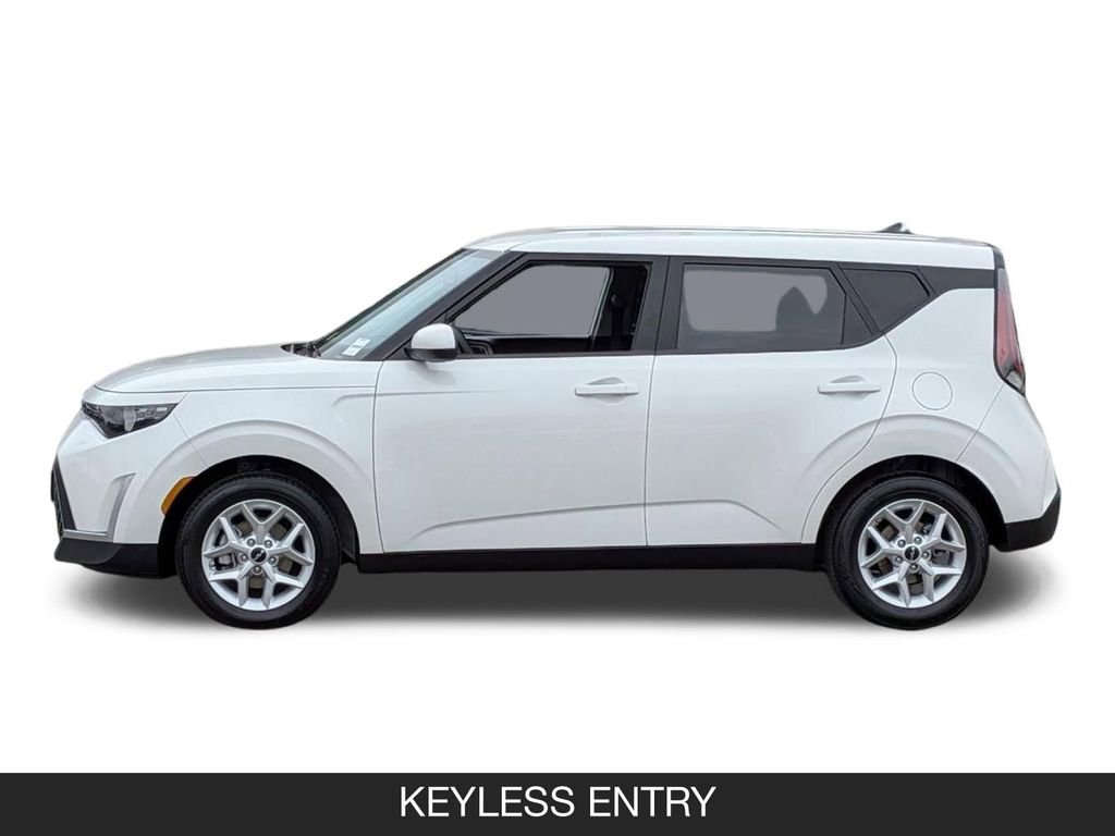 Used 2025 Kia Soul LX w/ LX Technology Package FWD image 7