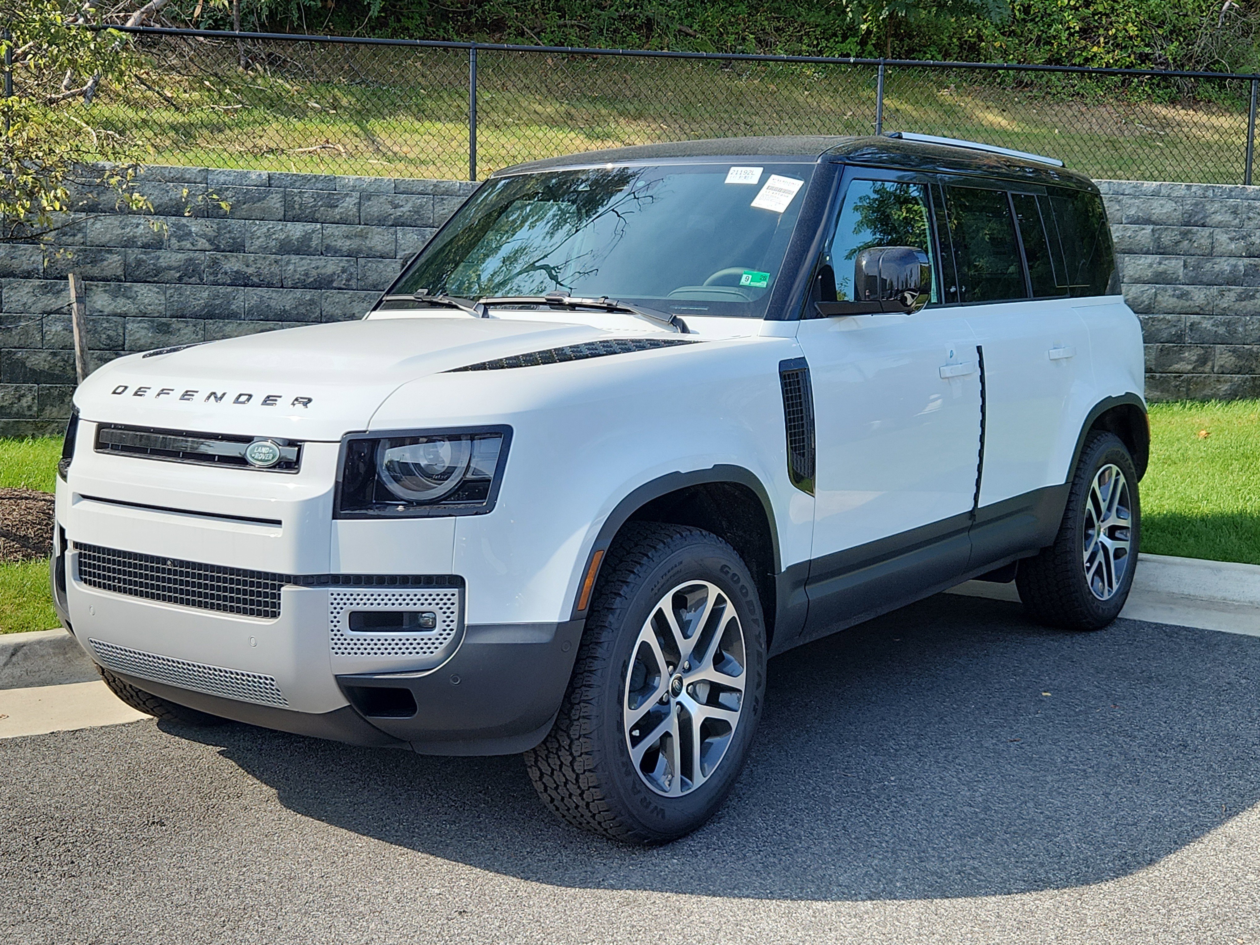 Used 2025 Land Rover Defender 110 S image 1