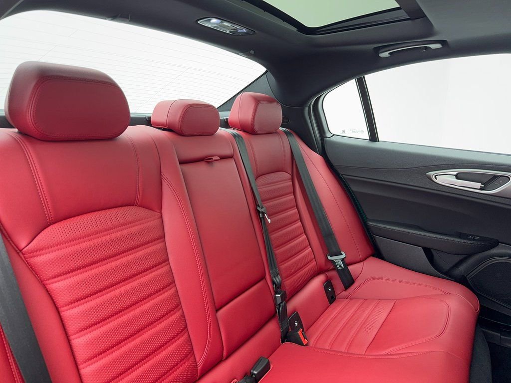 New 2025 Alfa Romeo Giulia Base image 45