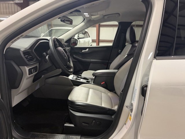 Used 2025 Ford Escape Platinum w/ Class II Trailer Tow Package image 9