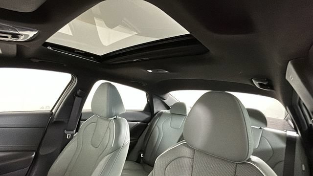 Certified 2025 Hyundai Elantra Limited FWD image 13