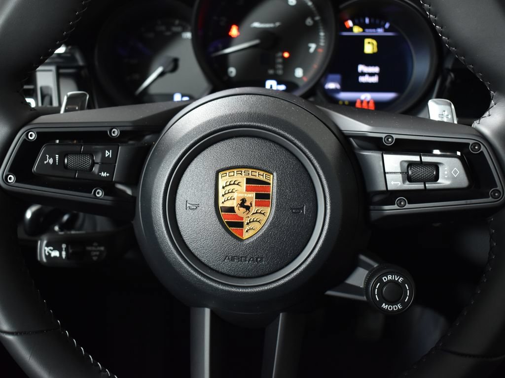 Used 2026 Porsche Macan AWD/4WD image 19