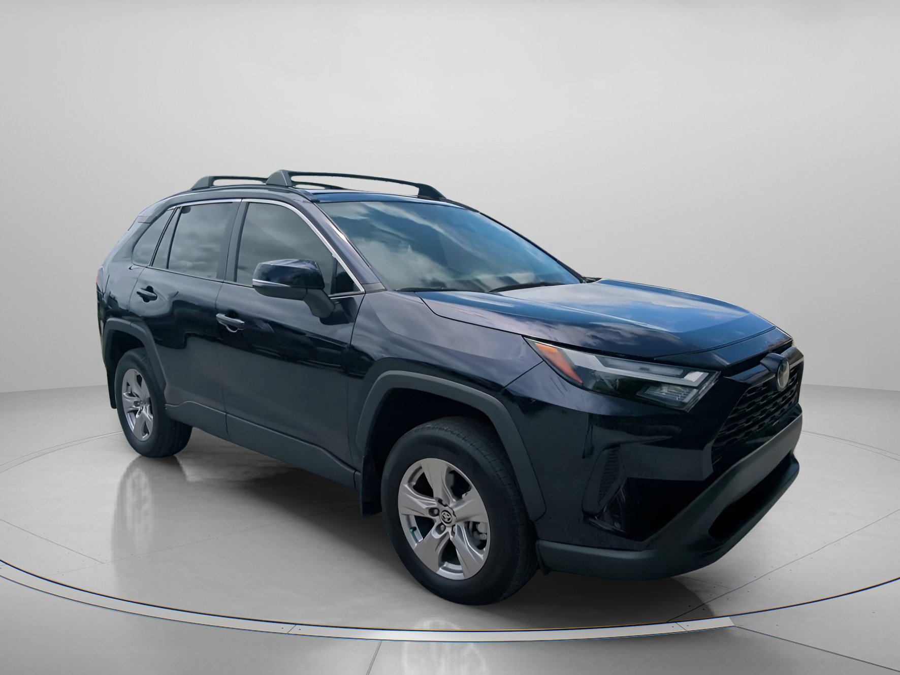 Used 2025 Toyota RAV4 XLE w/ Convenience Package FWD image 4