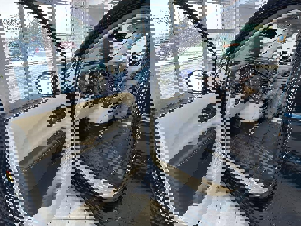 Used 2024 Chrysler Pacifica Touring-L image 15