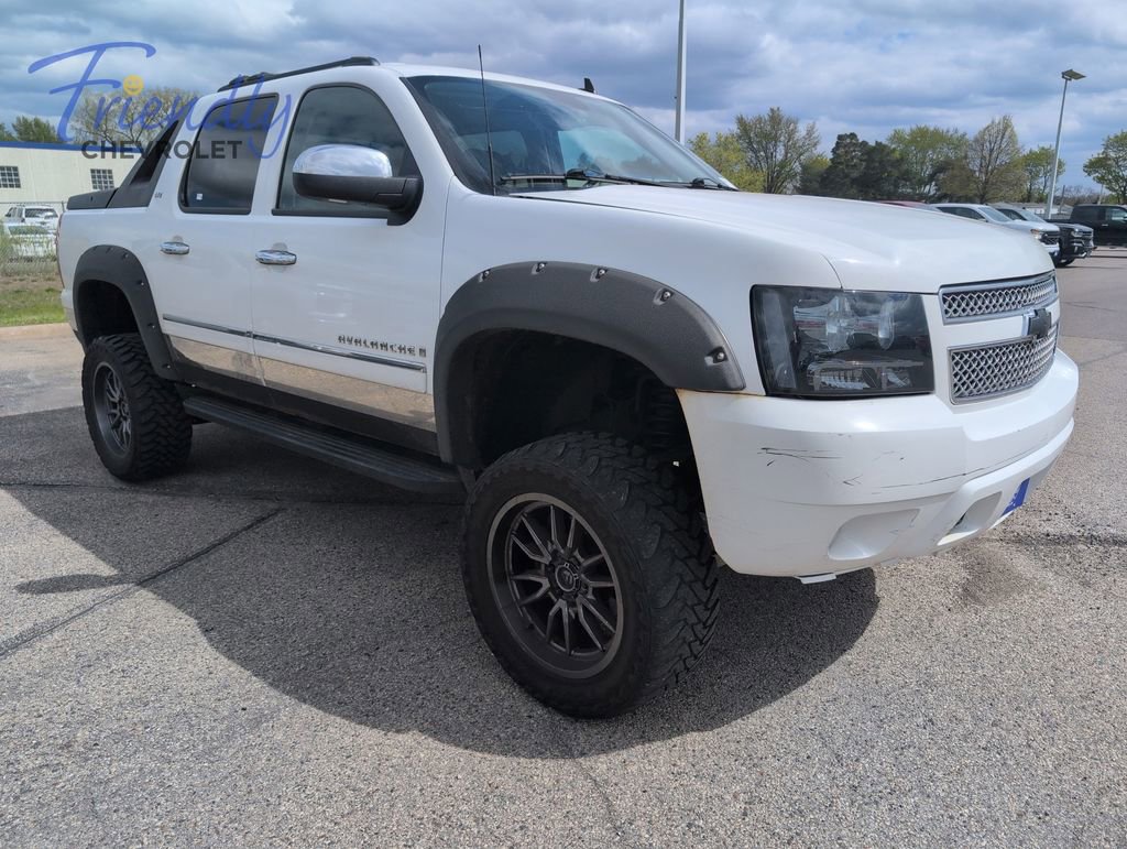 Used 2009 Chevrolet Avalanche LTZ AWD/4WD image 4