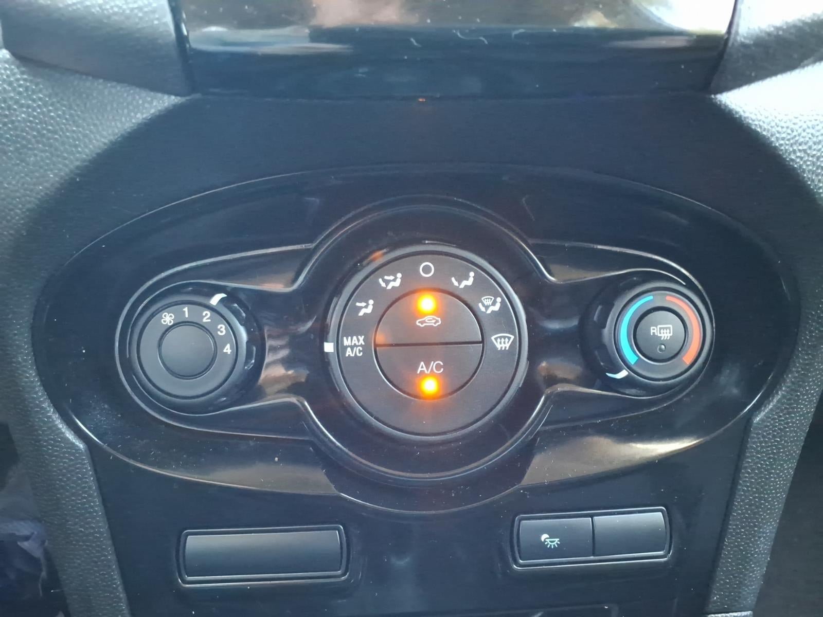 Used 2019 Ford Fiesta SE w/ Equipment Group 201A FWD image 25