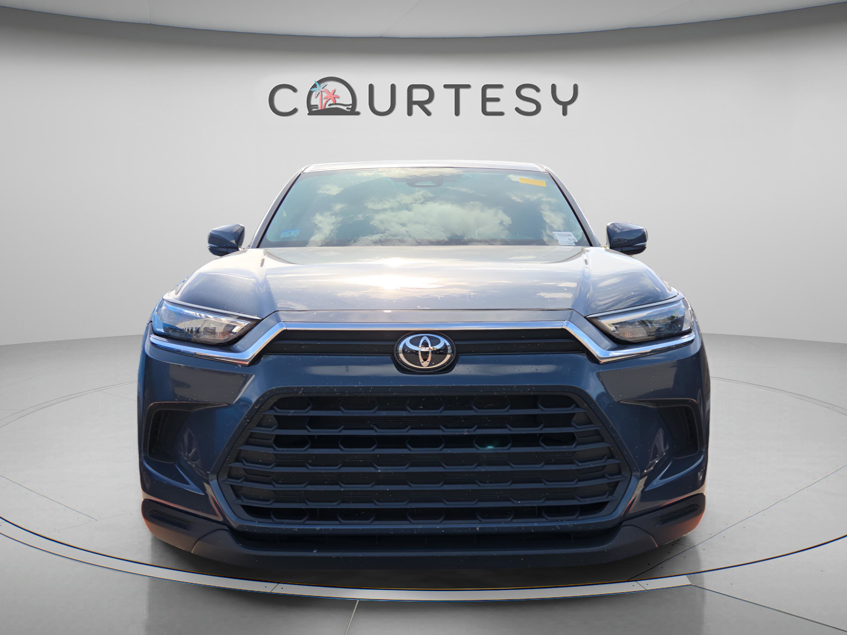 Used 2025 Toyota Grand Highlander FWD image 2