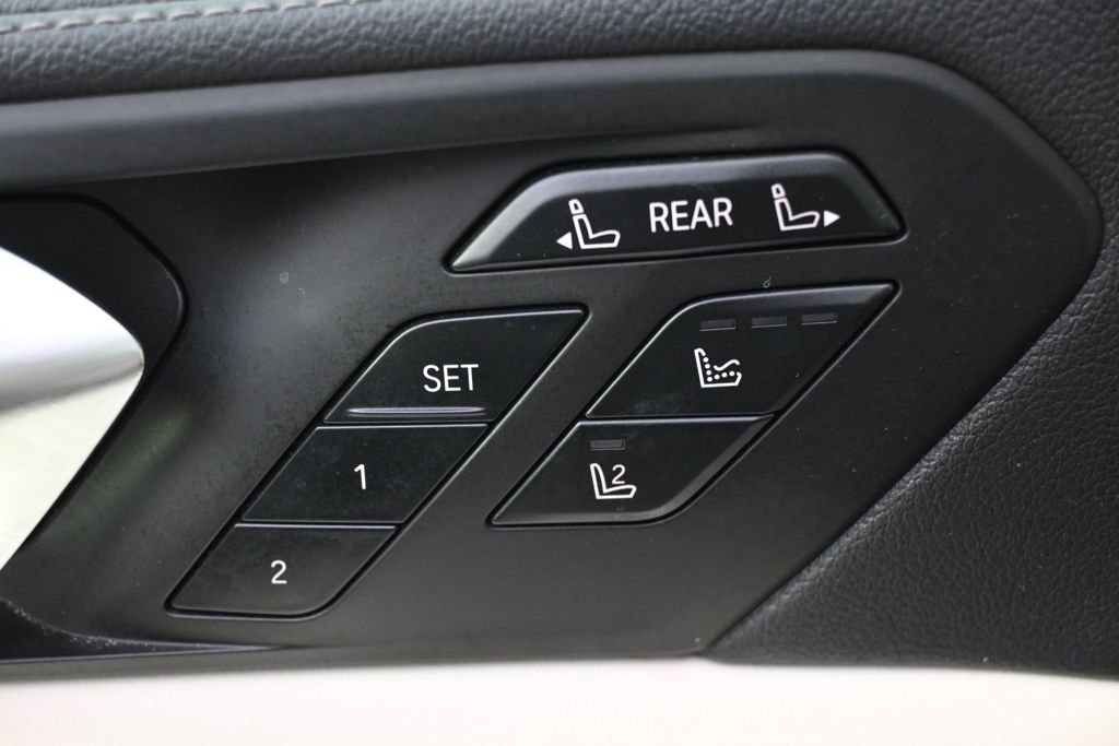 Used 2021 BMW X7 xDrive40i w/ Premium Package image 25