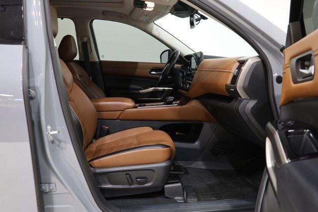 Used 2022 Nissan Pathfinder Platinum w/ Cargo Package image 44