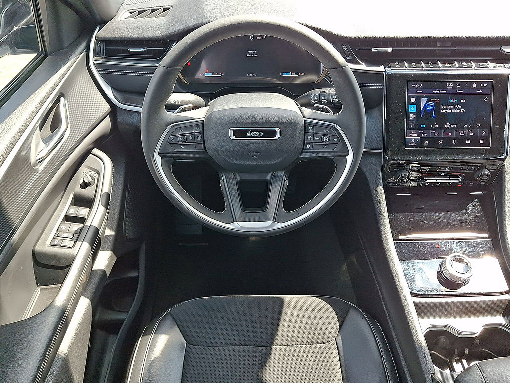 Used 2024 Jeep Grand Cherokee Altitude AWD/4WD image 27