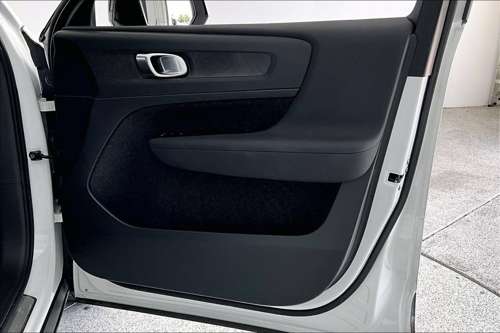Certified 2023 Volvo C40 P8 Recharge Plus AWD/4WD image 23