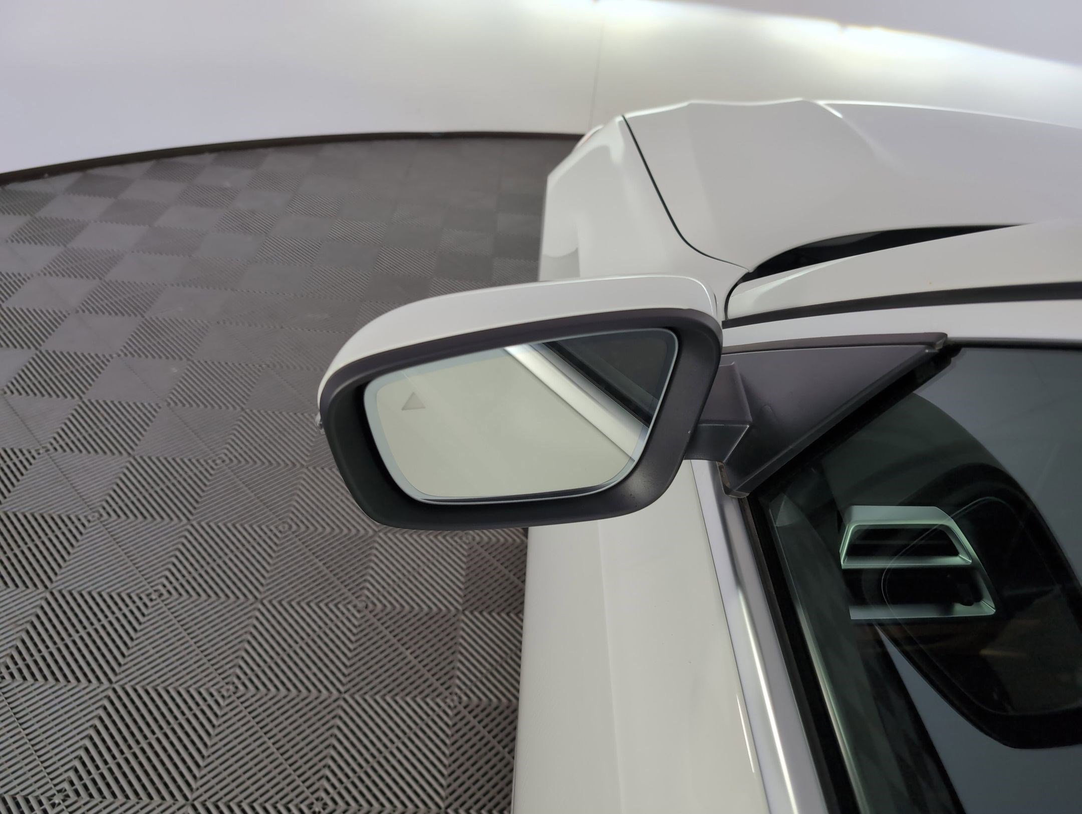 Used 2025 BMW 330i Sedan w/ Convenience Package image 19