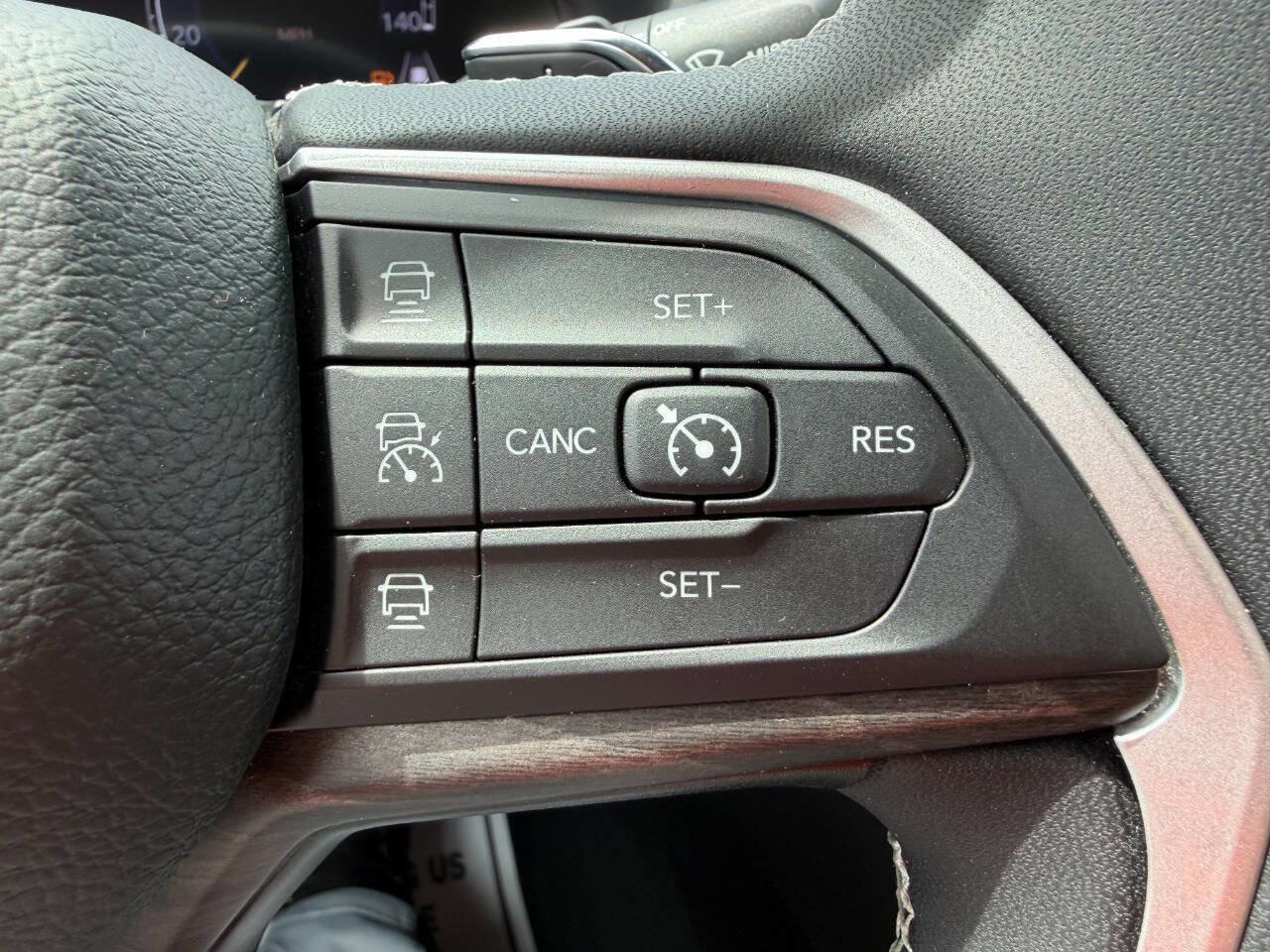Used 2023 Jeep Grand Cherokee Limited w/ Luxury Tech Group II AWD/4WD image 20