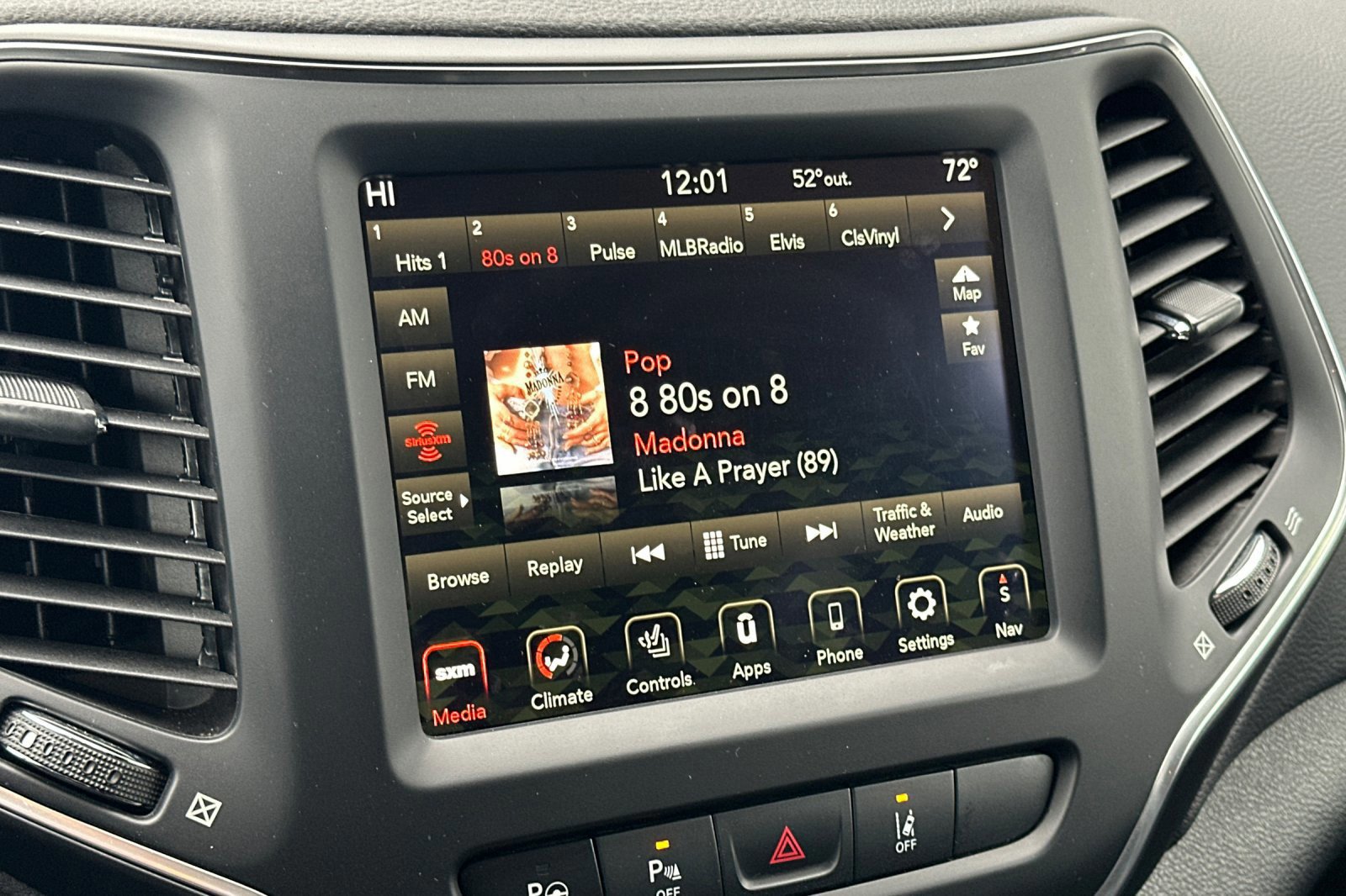 Used 2023 Jeep Cherokee Altitude Lux image 18