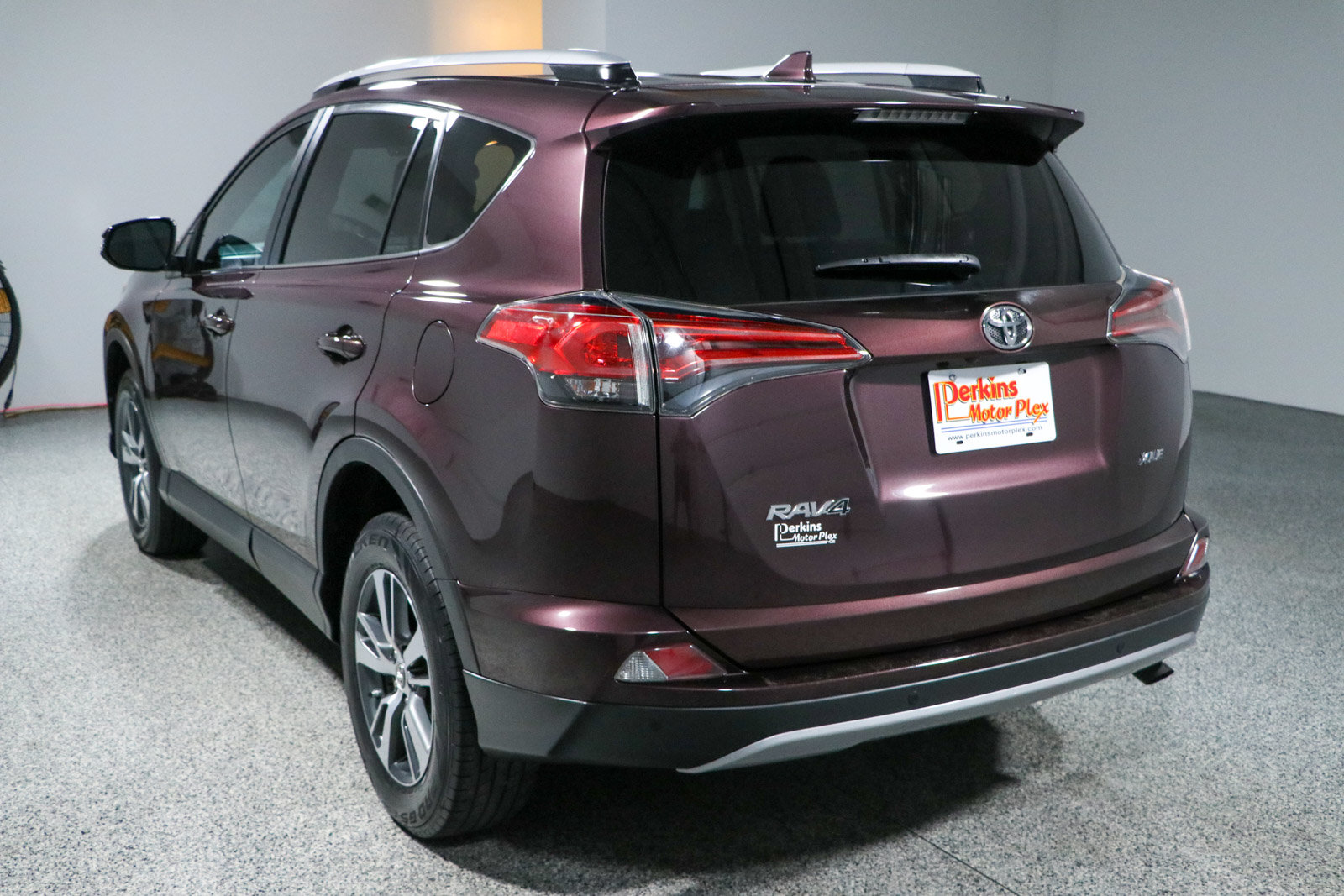 Used 2017 Toyota RAV4 XLE FWD image 9
