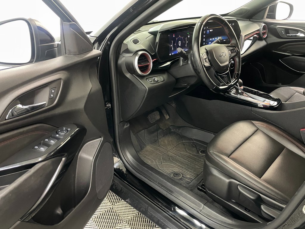 Certified 2025 Chevrolet Trax RS w/ Driver Confidence Package image 20